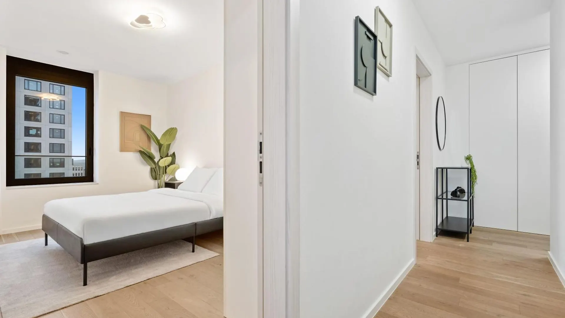 Modern 2BR Apartment with Pool & City Views 룩셈부르크