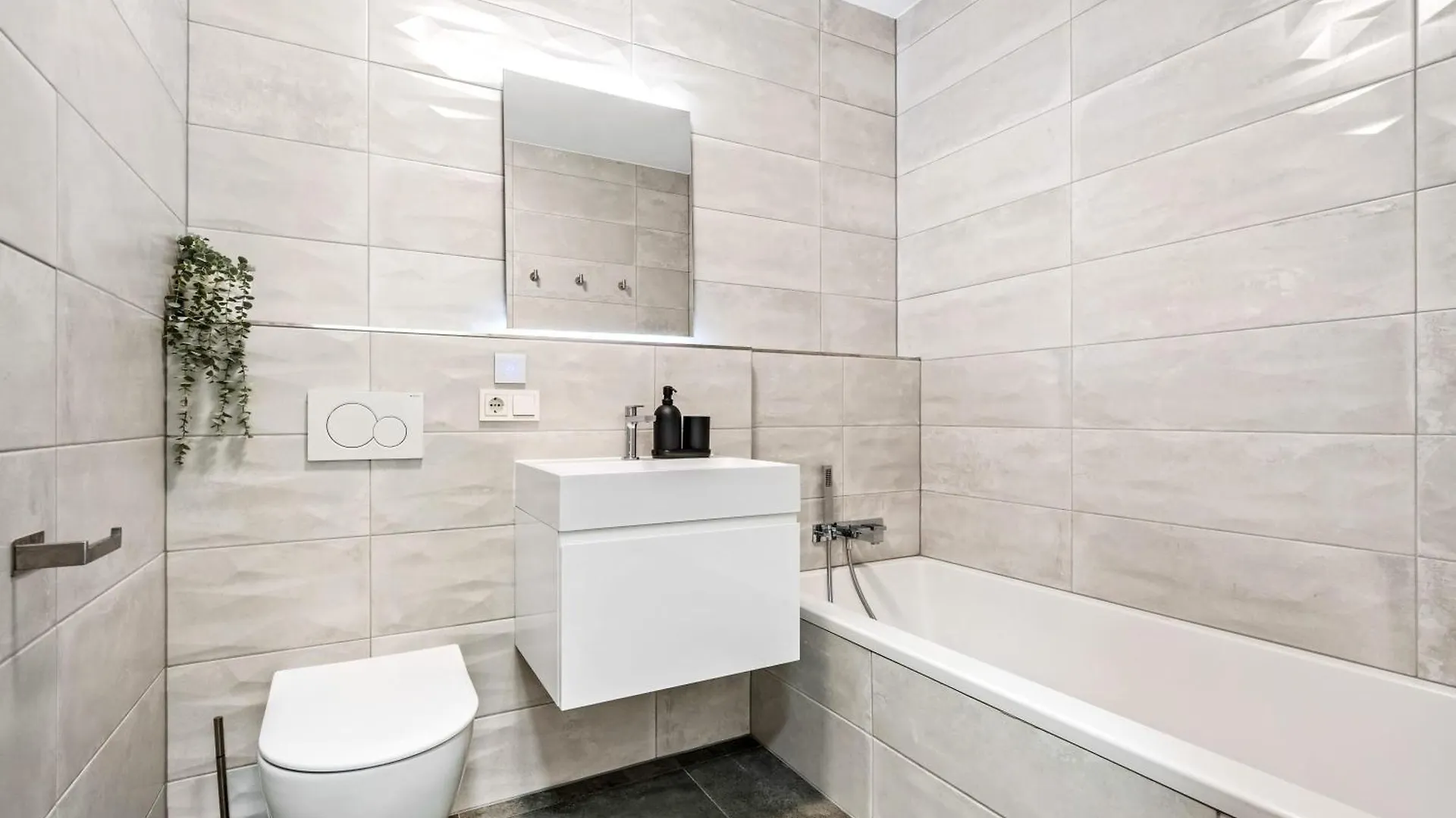 Modern 2BR Apartment with Pool & City Views 룩셈부르크