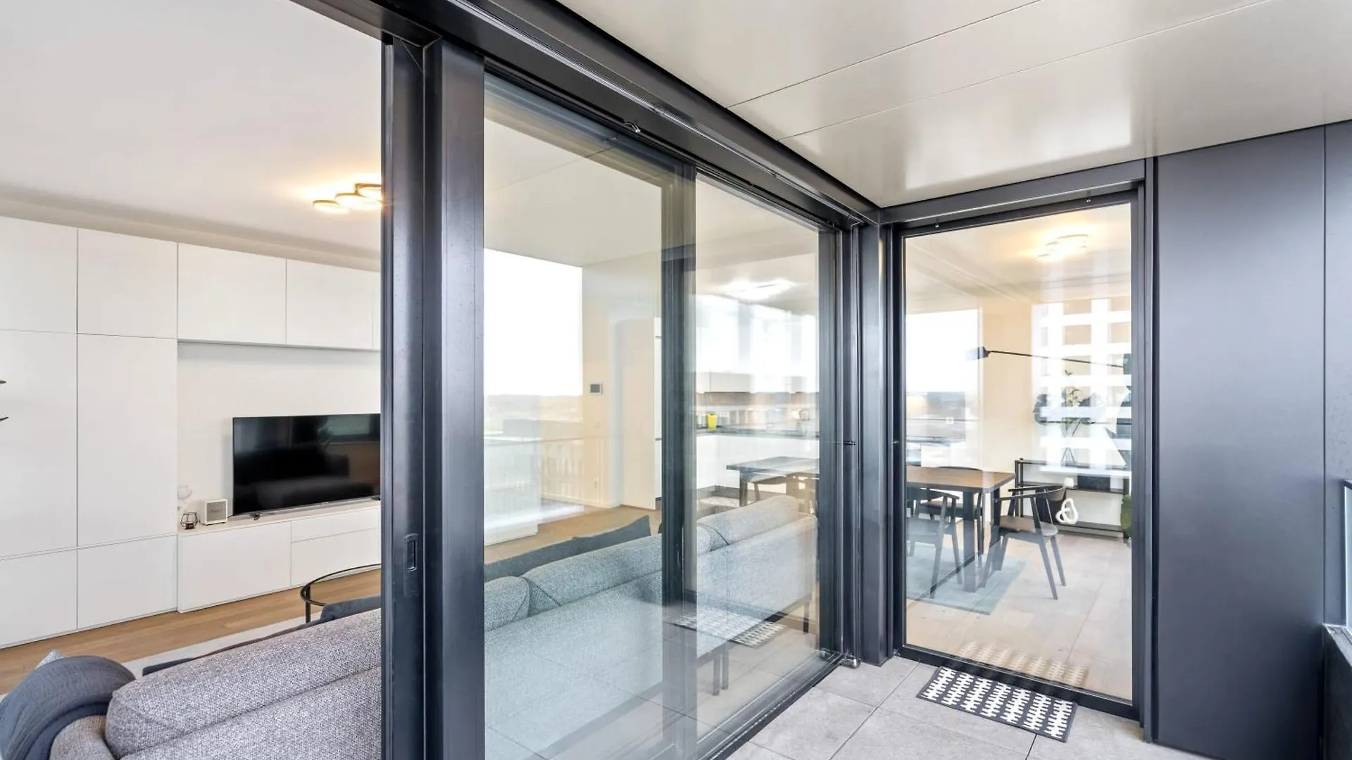 Modern 2BR Apartment with Pool & City Views 룩셈부르크 룩셈부르크