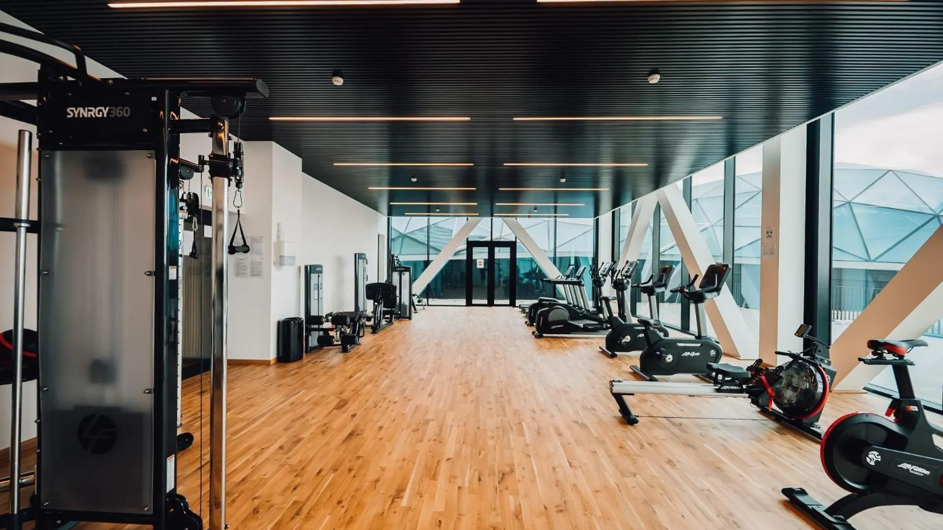 Modern 2BR Apartment with Pool & City Views 룩셈부르크